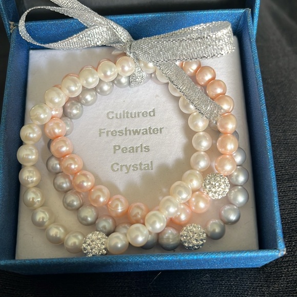 NWOT set 3 cultured freshwater pearl stretchy bracelets w/ a crystal accent bead - Picture 2 of 4